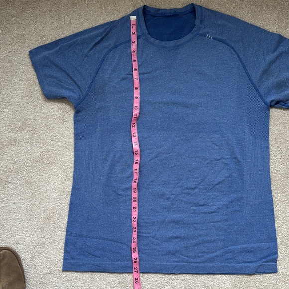 Men’s large blue Lululemon athletic yoga shirt. 20 in ptp, 27 in length. - Picture 3 of 5
